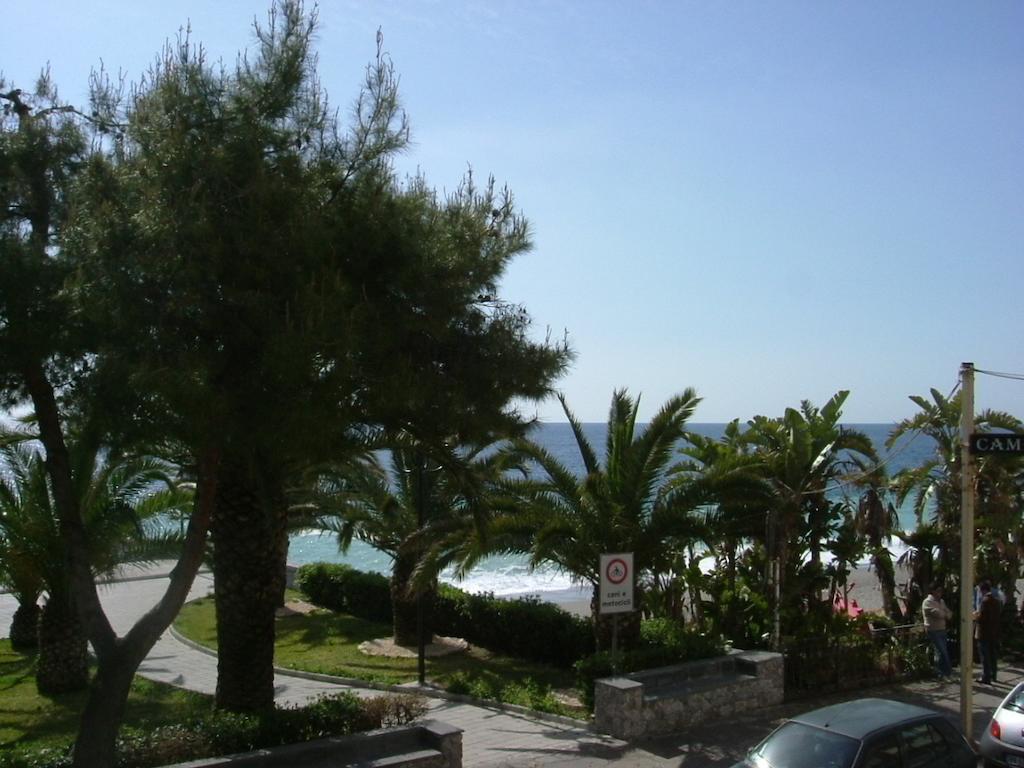 Taormina Beach House Маццео Екстер'єр фото